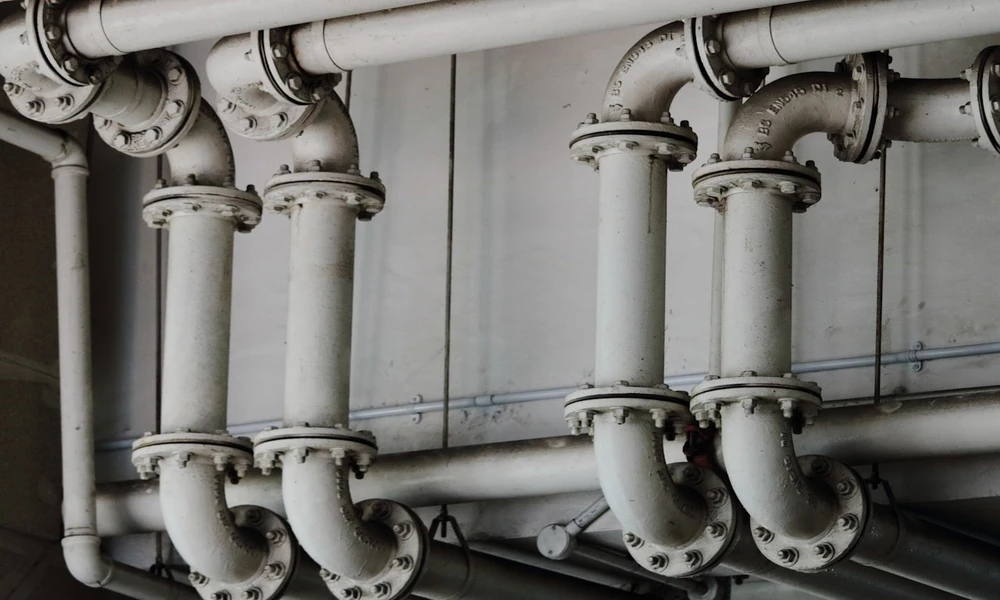 Tampa Bay Homes Carry the Pipes of Their Decade